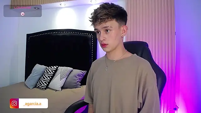 LiamWildx20 online show from April 14, 4:40 am