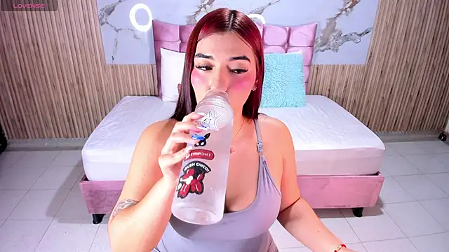 Nicolee19 online show from May 23, 11:03 am