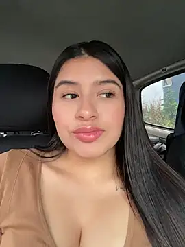 andrea gomes  online show from July 11, 10:11 pm