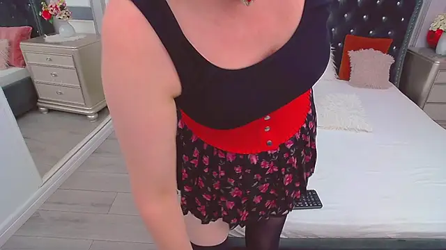 Snapshot of SuzzySun chatting on January 16, 2:10 pm SuzzySun online show from January 16, 2:10 pm