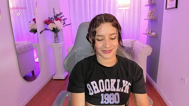 hanna mils online show from June 19, 3:44 am