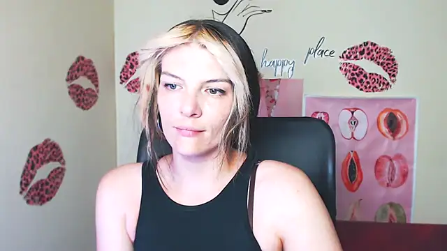 Snapshot of VanessaRey_ chatting on June 26, 6:29 am VanessaRey online show from June 26, 6:29 am