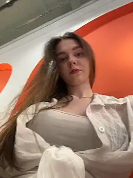 Snapshot of MilaBee chatting on July 5, 11:50 am MilaBee online show from July 5, 11:50 am