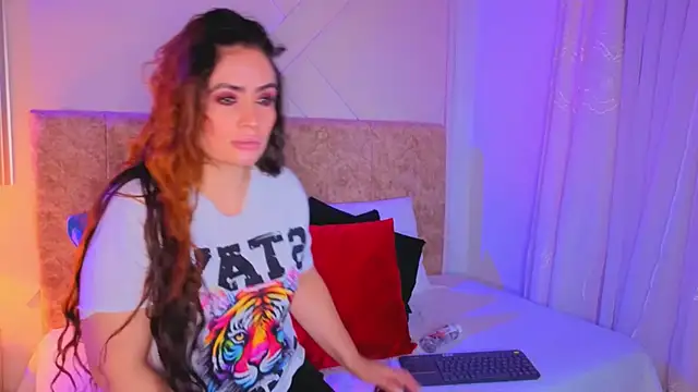 angelinarouse  online show from April 15, 3:13 am