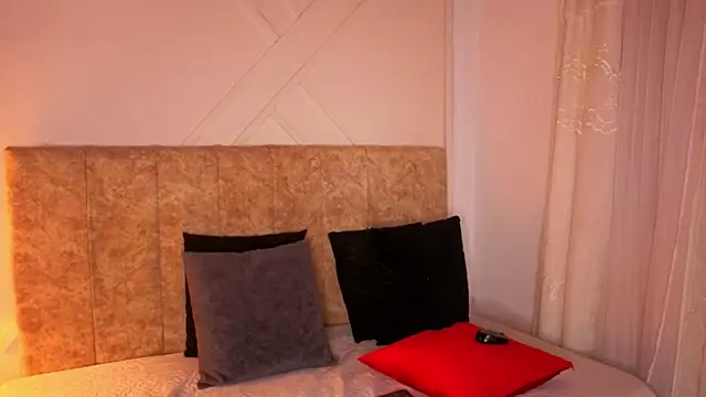 angelinarouse  online show from April 16, 3:29 am