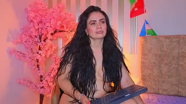 angelinarouse  online show from July 10, 8:18 am