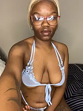 YummyMelanin117 online show from February 16, 9:22 pm