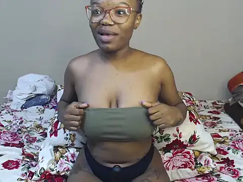 YummyMelanin117 online show from April 12, 1:21 am