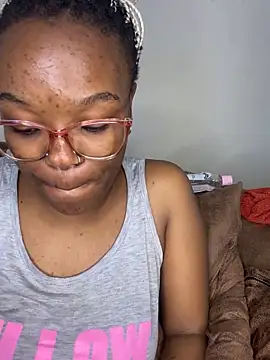 YummyMelanin117 online show from April 18, 2:10 pm