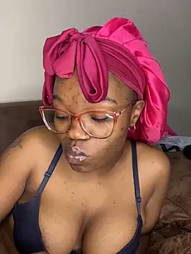 YummyMelanin117 online show from April 19, 4:50 pm