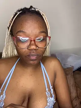 YummyMelanin117 online show from April 21, 11:51 pm