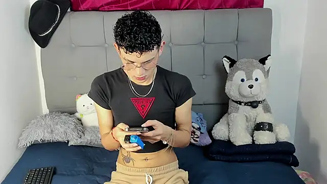 jeims hotboy online show from June 3, 5:54 am