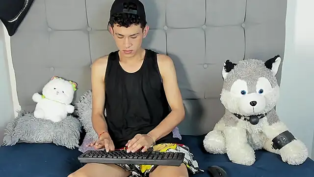 Snapshot of jeims_hotboy chatting on June 5, 11:16 am jeims hotboy online show from June 5, 11:16 am