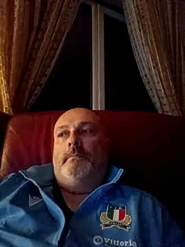 Alexis Bull online show from April 18, 11:16 pm