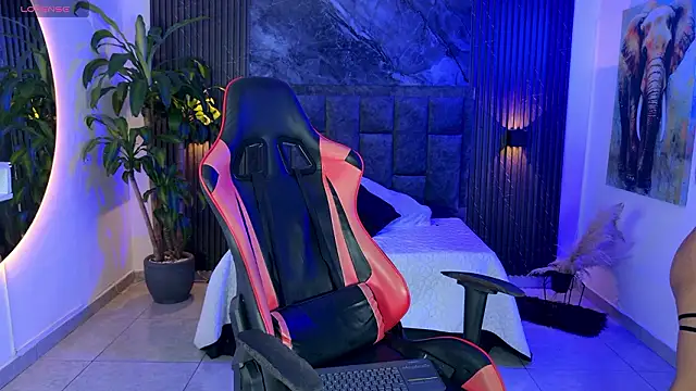 Lenna s online show from February 18, 9:11 pm