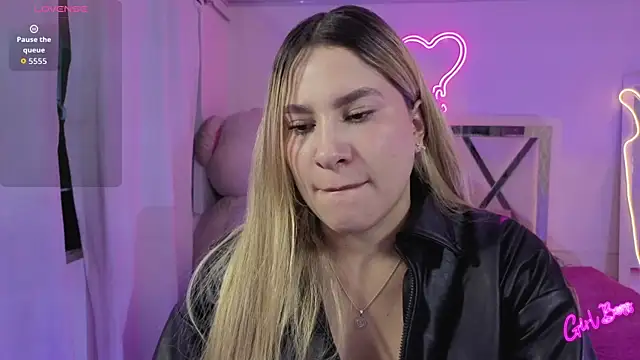 saaya tay online show from April 18, 3:21 am