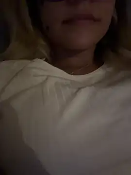 Pretty roxxyy online show from June 13, 2:09 am