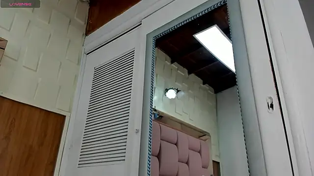 sophiaarenas online show from February 22, 11:53 am