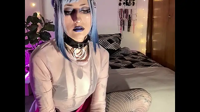 ELENA UMBRA online show from May 9, 10:04 pm