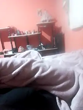 Snapshot of luuiss12 chatting on February 11, 6:51 am luuiss12 online show from February 11, 6:51 am