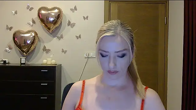 Snapshot of Wild_Silk_Desire chatting on June 21, 3:47 pm Wild Silk Desire online show from June 21, 3:47 pm