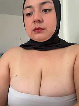 bluum online show from February 24, 3:54 pm