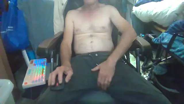 Lovyourpuss online show from April 22, 12:18 pm