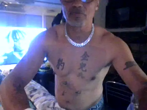 badboy2u2025 online show from April 21, 11:40 pm