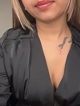 Scarlett 1819 online show from June 5, 6:02 pm