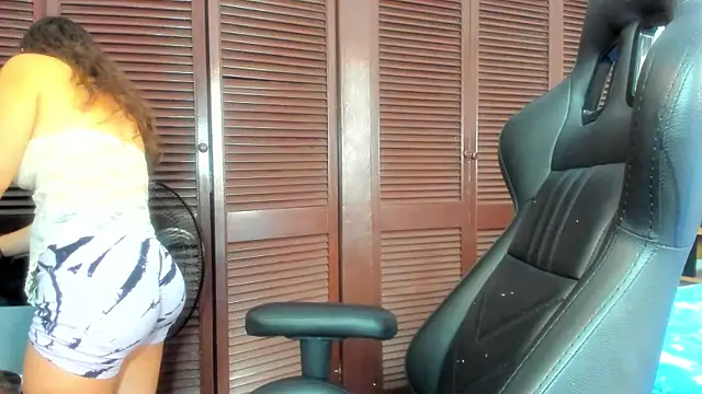 Snapshot of Amandacooper2 chatting on July 9, 8:13 pm Amandacooper2 online show from July 9, 8:13 pm