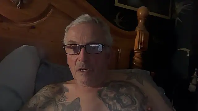 Snapshot of poggles chatting on October 29, 7:26 pm poggles online show from October 29, 7:26 pm