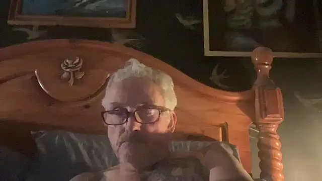 Snapshot of poggles chatting on November 26, 10:00 pm poggles online show from November 26, 10:00 pm