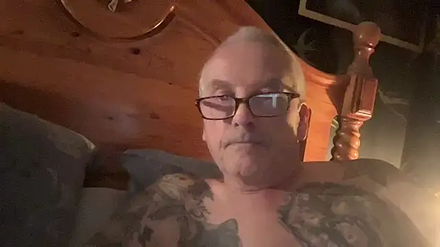 Snapshot of poggles chatting on November 30, 5:00 am poggles online show from November 30, 5:00 am