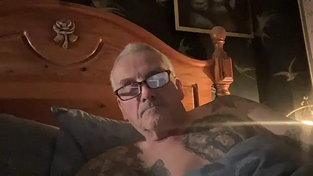 Snapshot of poggles chatting on November 30, 9:52 pm poggles online show from November 30, 9:52 pm