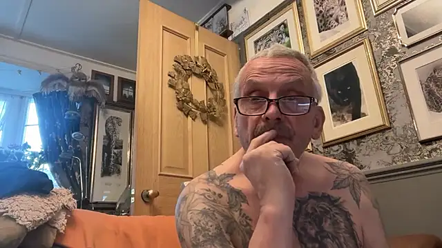 Snapshot of poggles chatting on February 12, 3:40 pm poggles online show from February 12, 3:40 pm