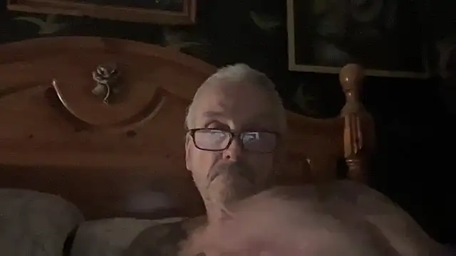 Snapshot of poggles chatting on March 2, 8:15 pm poggles online show from March 2, 8:15 pm