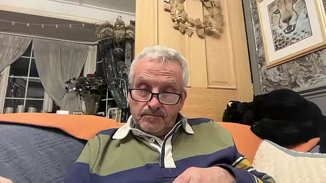 Snapshot of poggles chatting on March 14, 10:26 pm poggles online show from March 14, 10:26 pm