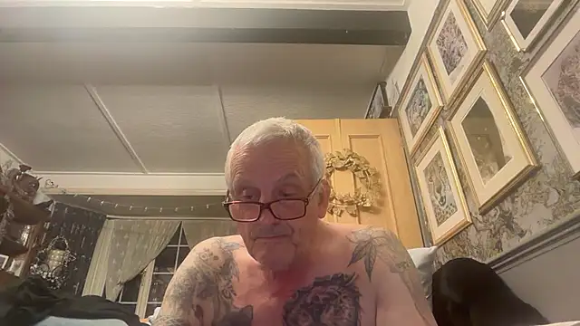 poggles online show from July 15, 9:42 pm