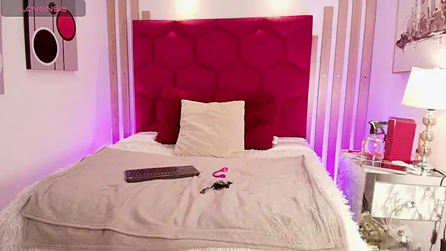 EmmaJhomson online show from March 26, 12:55 pm