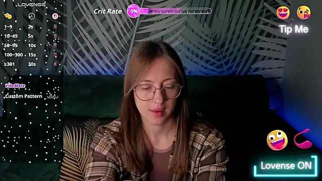 Snapshot of ChristyCrayme chatting on June 12, 10:19 pm ChristyCrayme online show from June 12, 10:19 pm