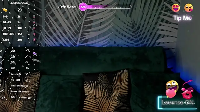 Snapshot of ChristyCrayme chatting on June 13, 10:08 pm ChristyCrayme online show from June 13, 10:08 pm