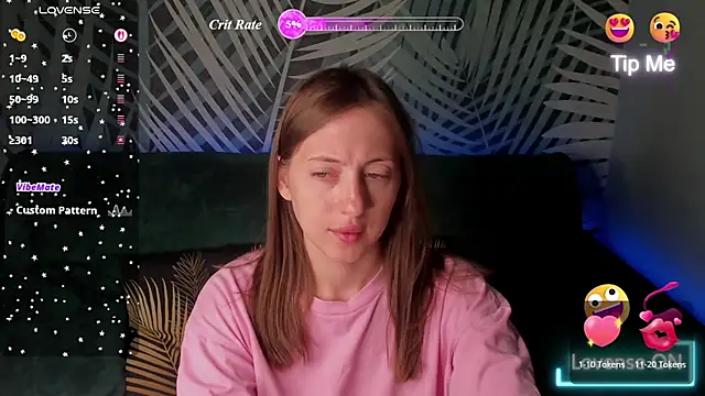 Snapshot of ChristyCrayme chatting on June 30, 10:00 pm ChristyCrayme online show from June 30, 10:00 pm