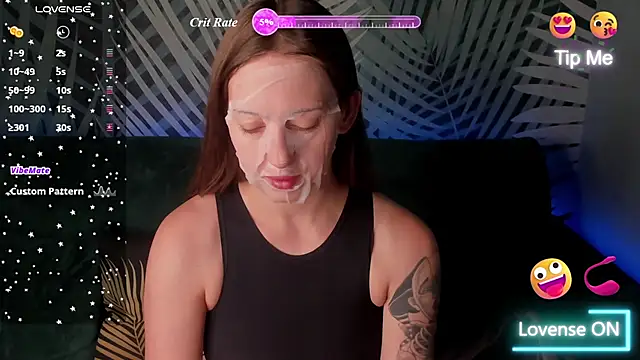 Snapshot of ChristyCrayme chatting on July 9, 10:03 pm ChristyCrayme online show from July 9, 10:03 pm