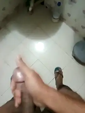 Snapshot of zim200 chatting on February 13, 1:29 pm zim200 online show from February 13, 1:29 pm