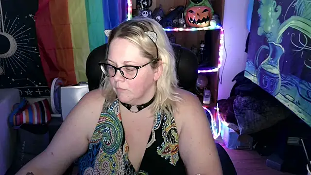 Snapshot of Kinky_Witch chatting on June 24, 9:25 pm Kinky Witch online show from June 24, 9:25 pm