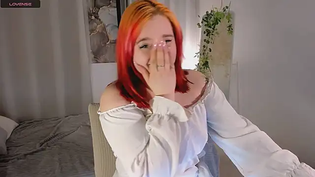 lunaalli online show from April 11, 9:41 pm