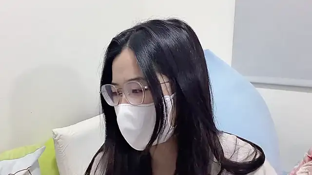 LHeart online show from April 22, 1:45 pm