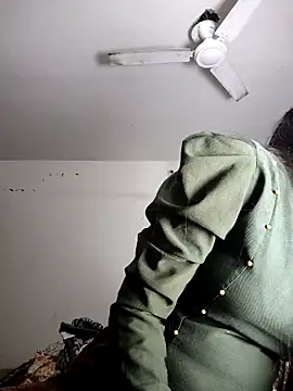 Snapshot of cute_radhikaa chatting on February 3, 4:21 am cute radhikaa online show from February 3, 4:21 am