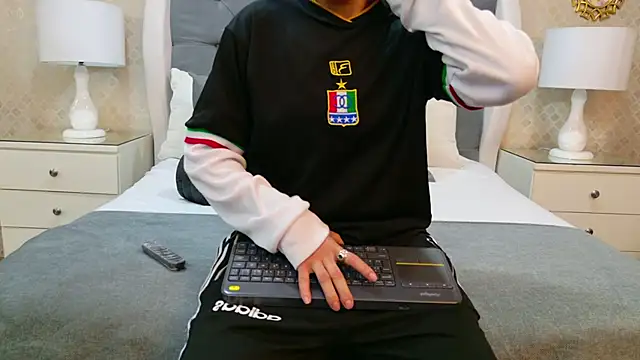 ZoeKrug online show from November 12, 11:21 am