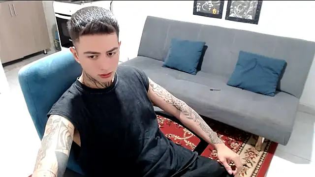 Snapshot of santii_ss chatting on December 19, 3:30 pm santii ss online show from December 19, 3:30 pm